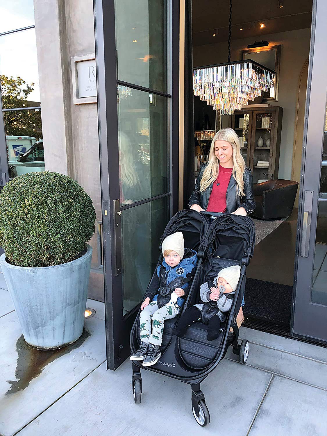 Baby Jogger City Tour 2 Double front-wheel suspension for smoother ride