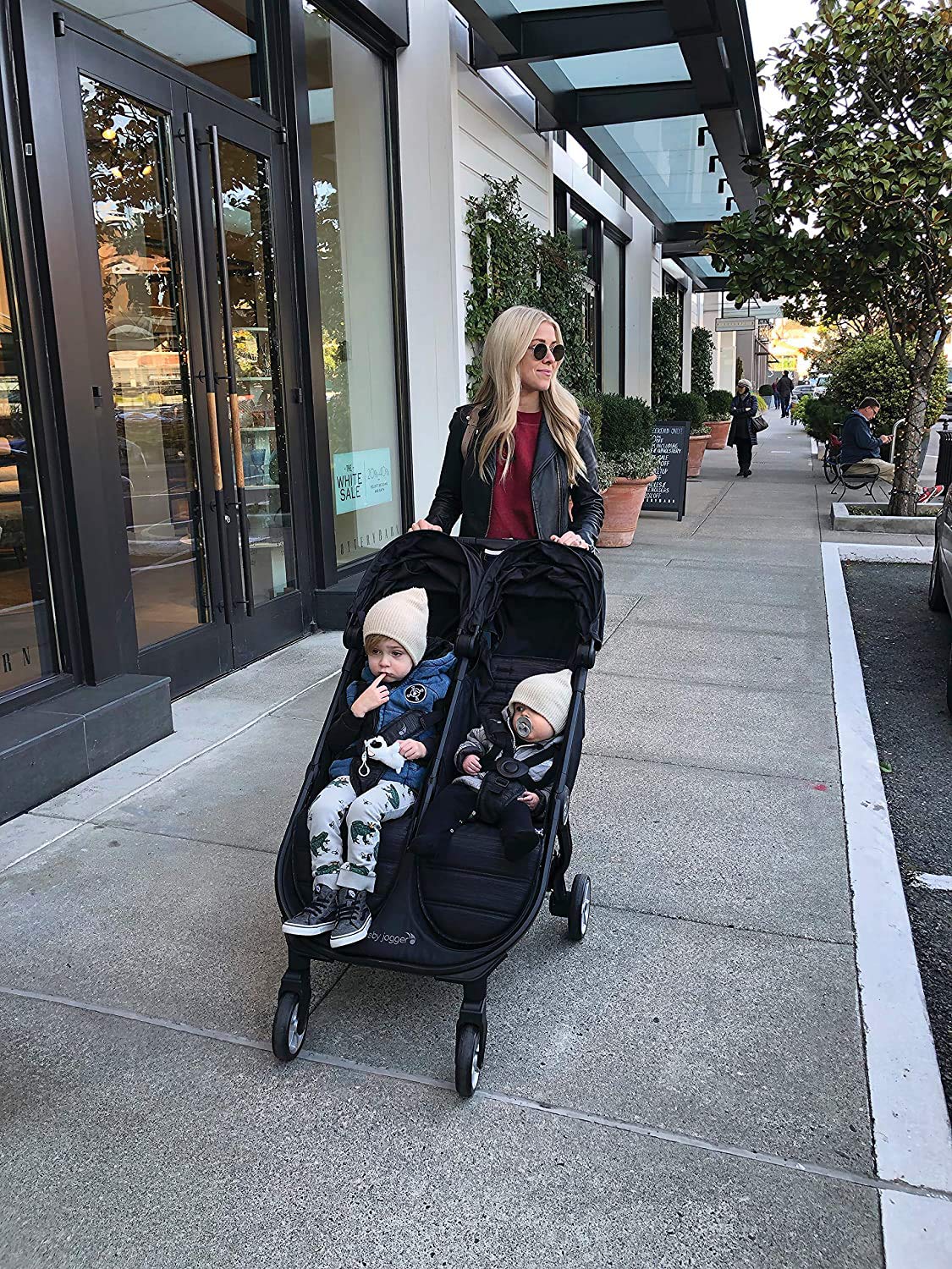 Baby Jogger City Tour 2 Double lockable front-swivel wheels