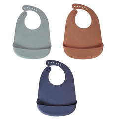Baby Pick silicone bib with pocket catcher in gray-blue keeps mess contained during feeding.