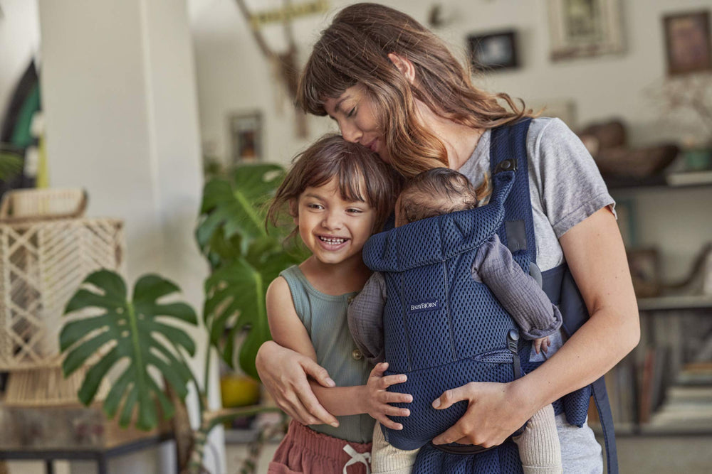 Winged waist belt and ergonomic fit support parent comfort during wear.