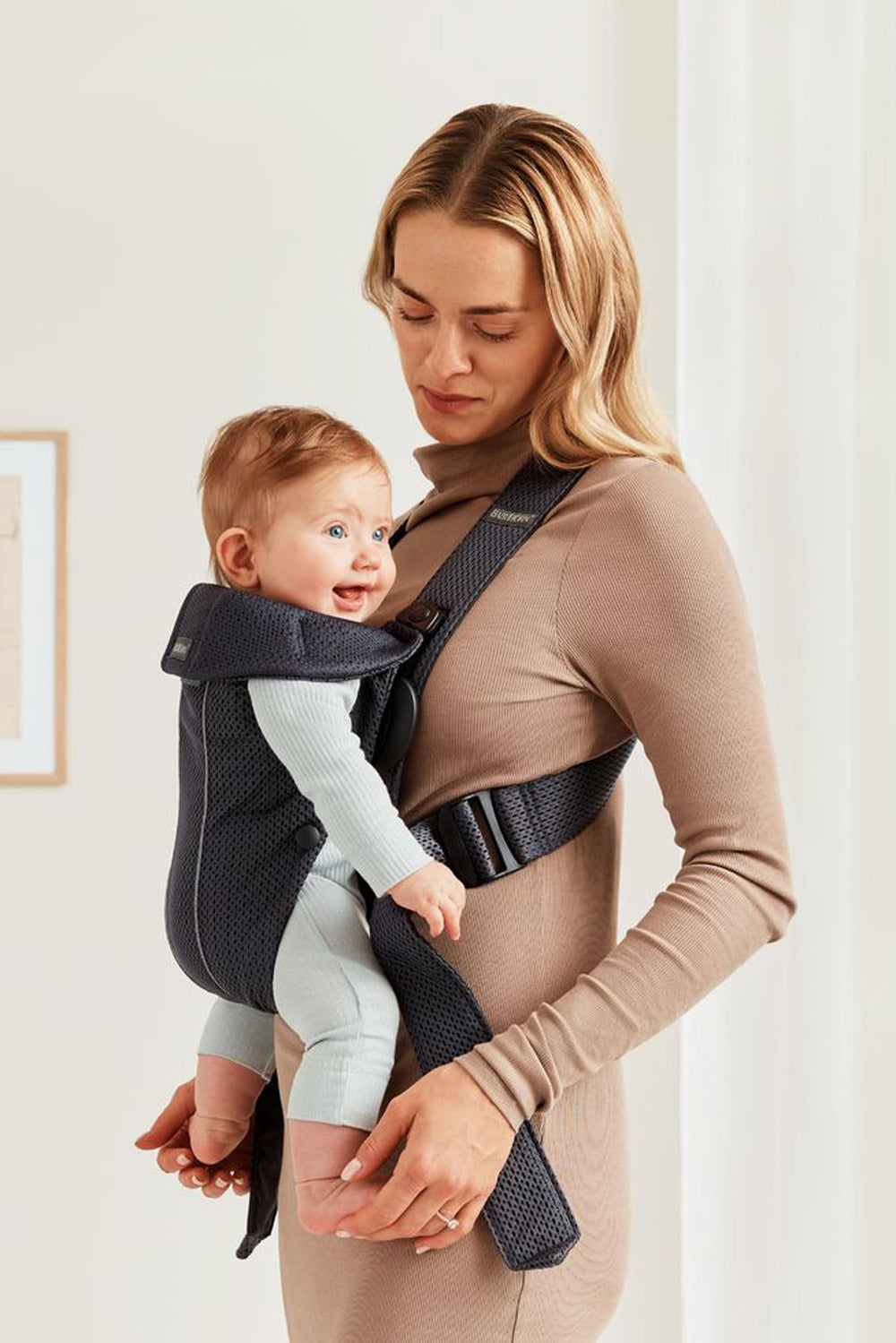 BabyBjörn Baby Carrier Mini 3D mesh close-up emphasizes breathable, lightweight fabric.