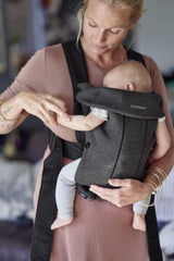 BabyBjörn Baby Carrier Mini adjustable straps for quick, secure fit.