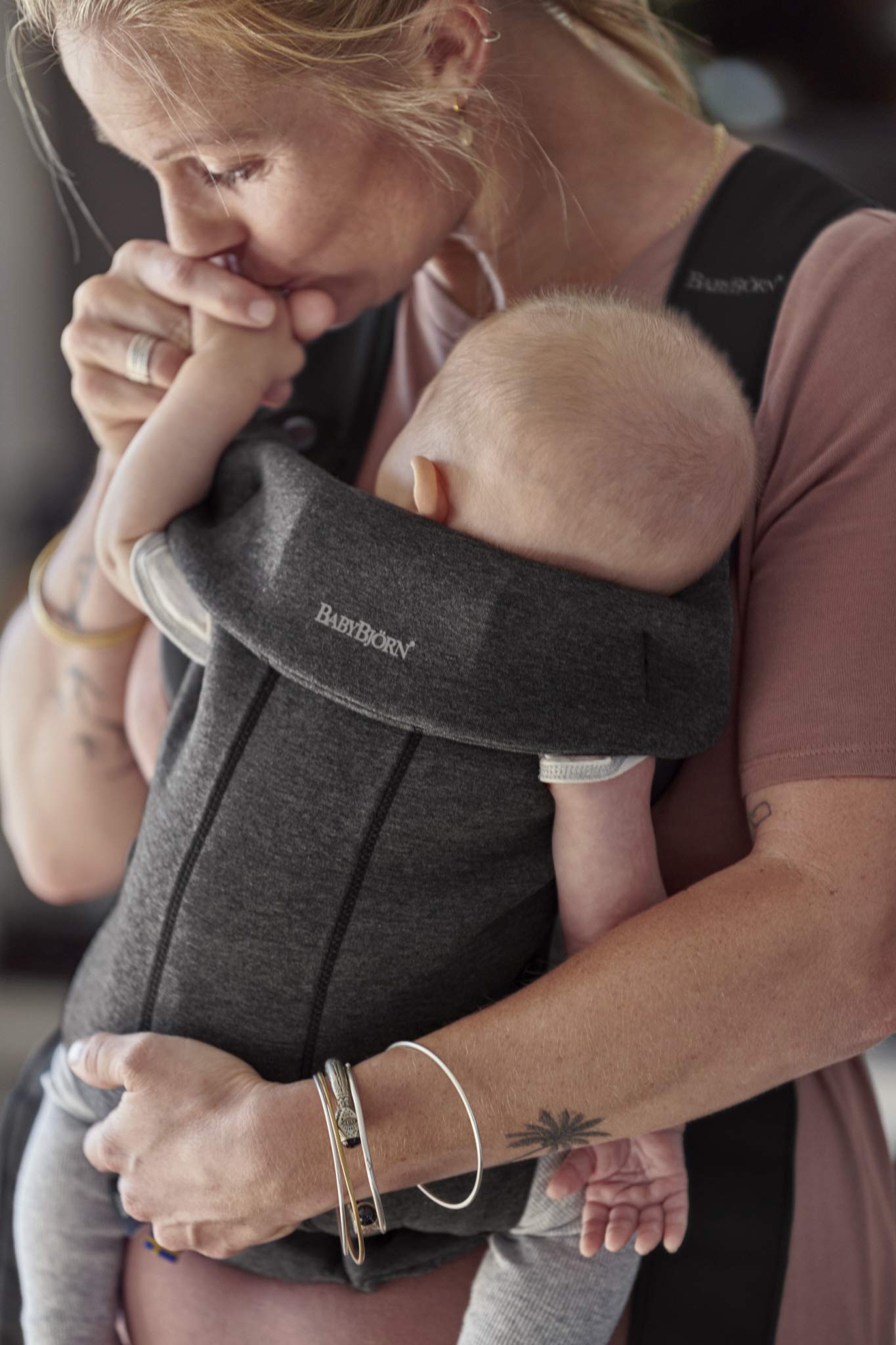 BabyBjörn Baby Carrier Mini front view with outward-facing option in airy 3D mesh.