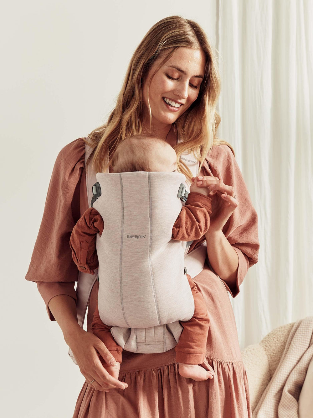 BabyBjörn Baby Carrier Mini satin-woven close-up emphasizes smooth fabric against baby’s skin.
