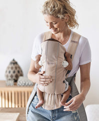 BabyBjörn Baby Carrier Mini seat adjustment enables growing with your baby.
