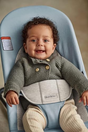 BabyBjörn Bouncer Balance Soft blue-gray rocking action demonstrates gentle, baby-led motion for soothing play.