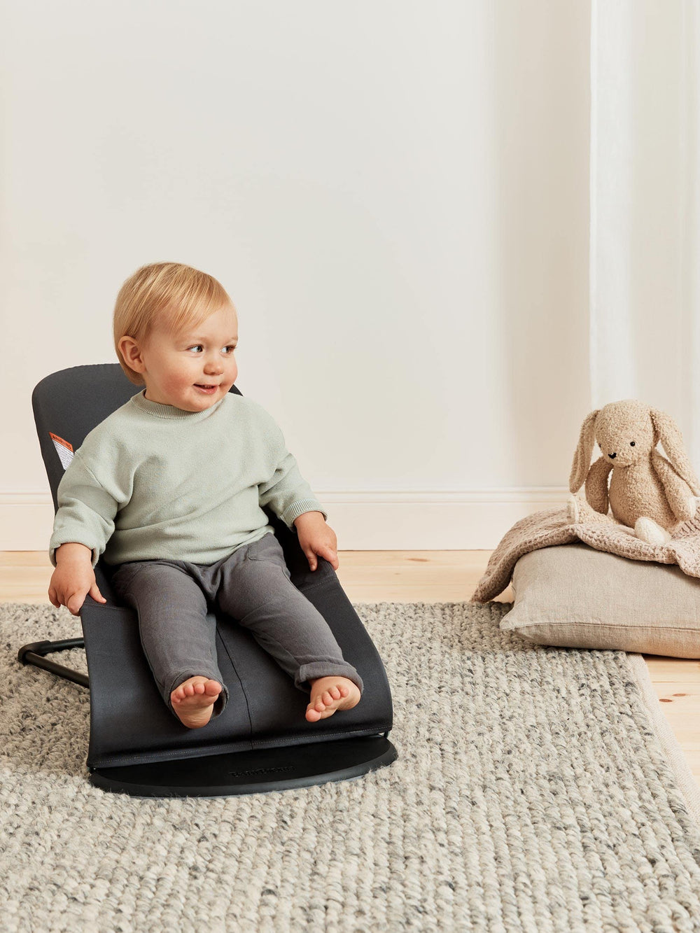 BabyBjörn Bouncer Balance Soft chair-transition shows seamless 2-in-1 use