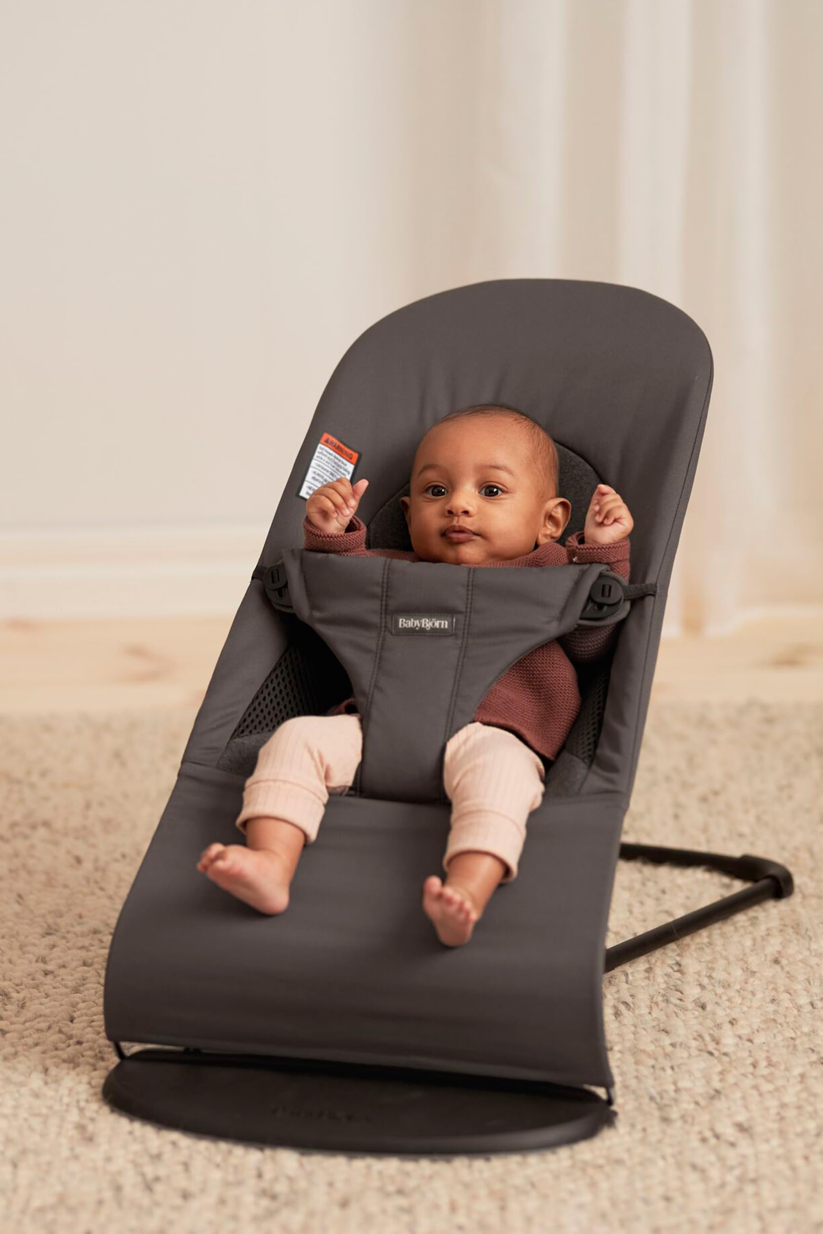 BabyBjörn Bouncer Balance Soft safety-harness demonstrates secure, supervised use