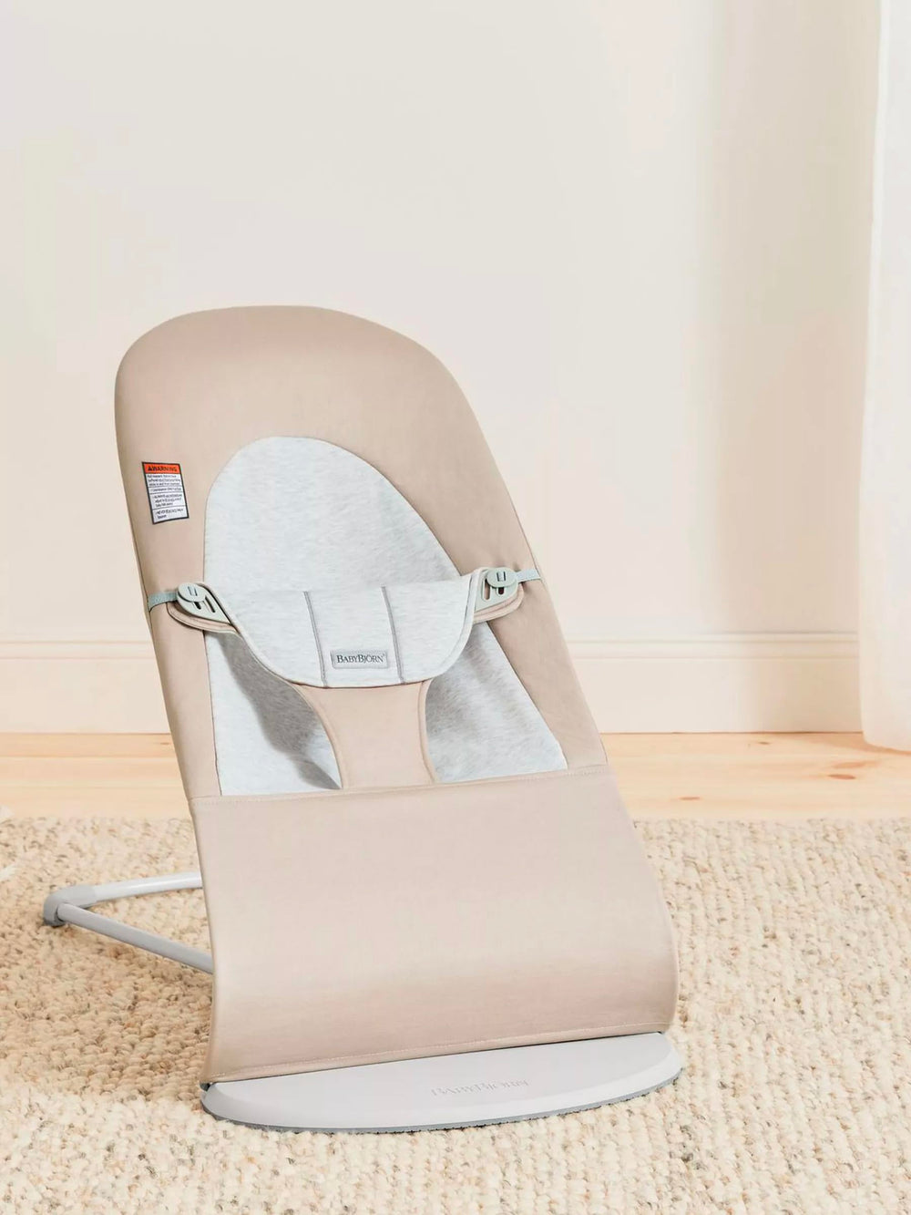 BabyBjörn Bouncer Balance Soft hip-healthy design supports comfortable seating.