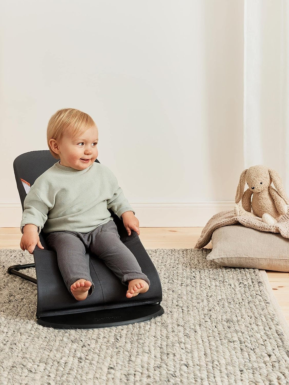 BabyBjörn Bouncer Balance Soft lightweight frame for effortless room-to-room movement.