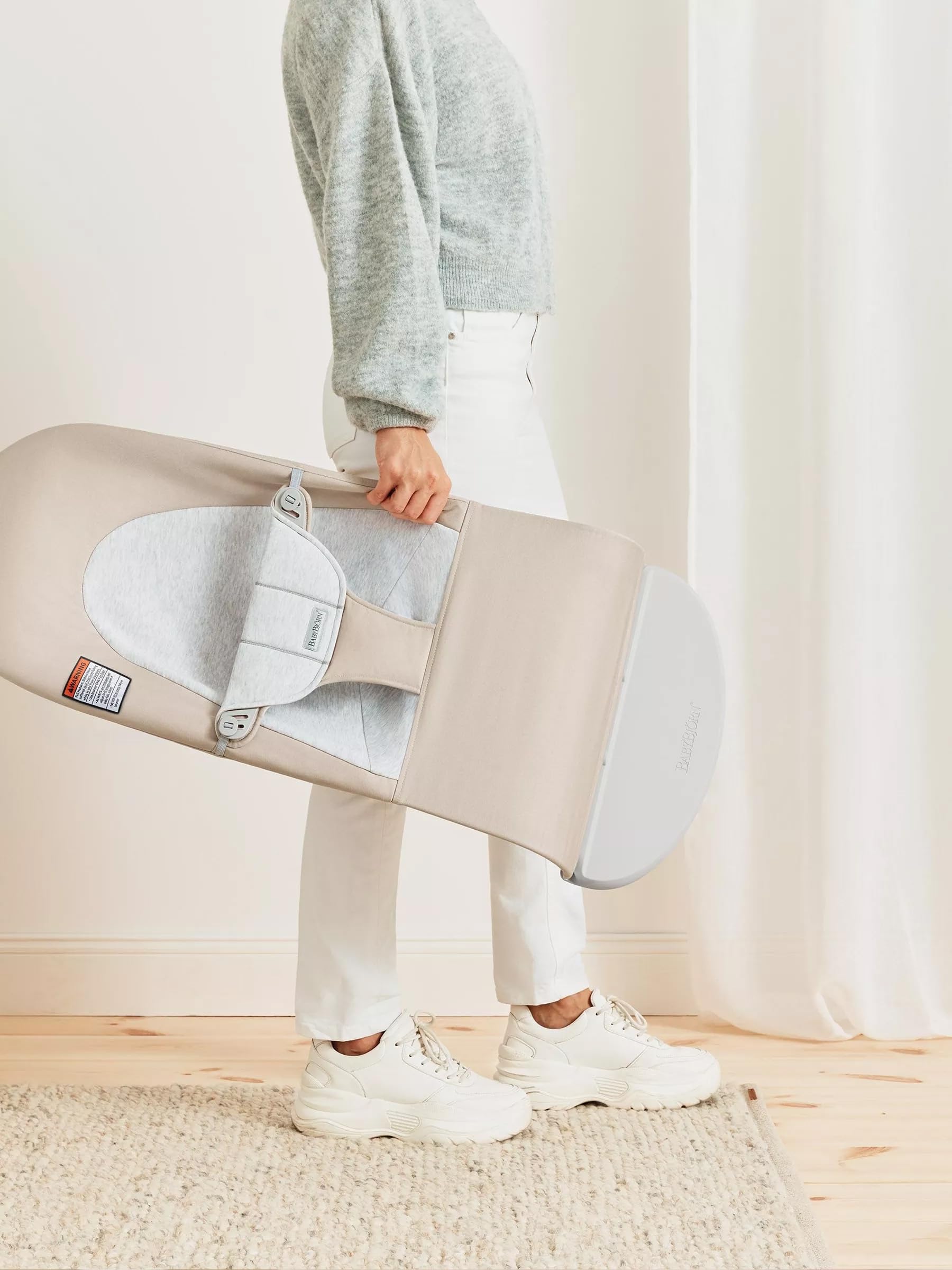 BabyBjörn Bouncer Balance Soft lightweight design for easy room-to-room movement.