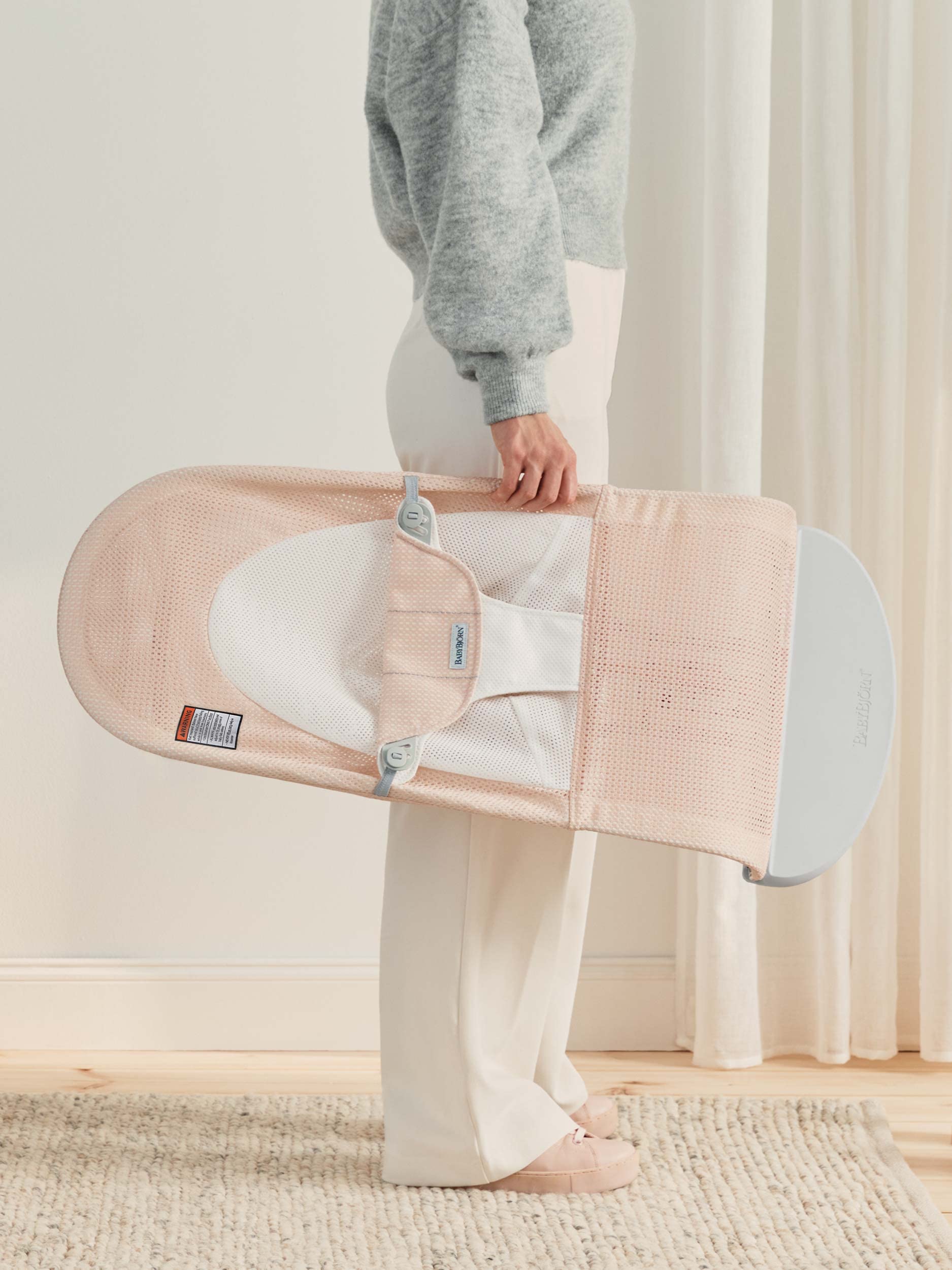BabyBjörn Bouncer Balance Soft lightweight and portable for travel.