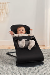 BabyBjörn Bouncer Balance Soft demonstrates natural rocking to engage baby's senses.