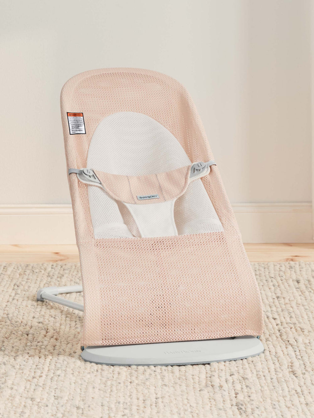 BabyBjörn Bouncer Balance Soft pearly-pink seat in cozy setup.