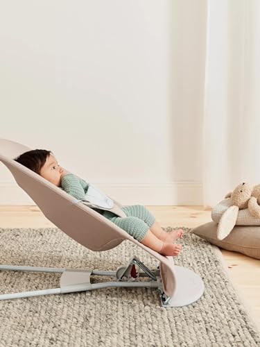 BabyBjörn Bouncer Balance Soft reverse seat demonstrates chair transition.