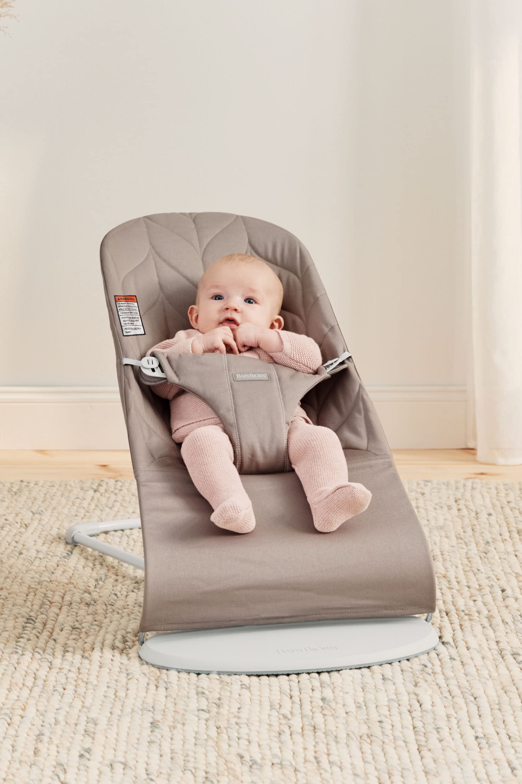 BabyBjörn Bouncer Bliss side view highlights soft, comforting surface