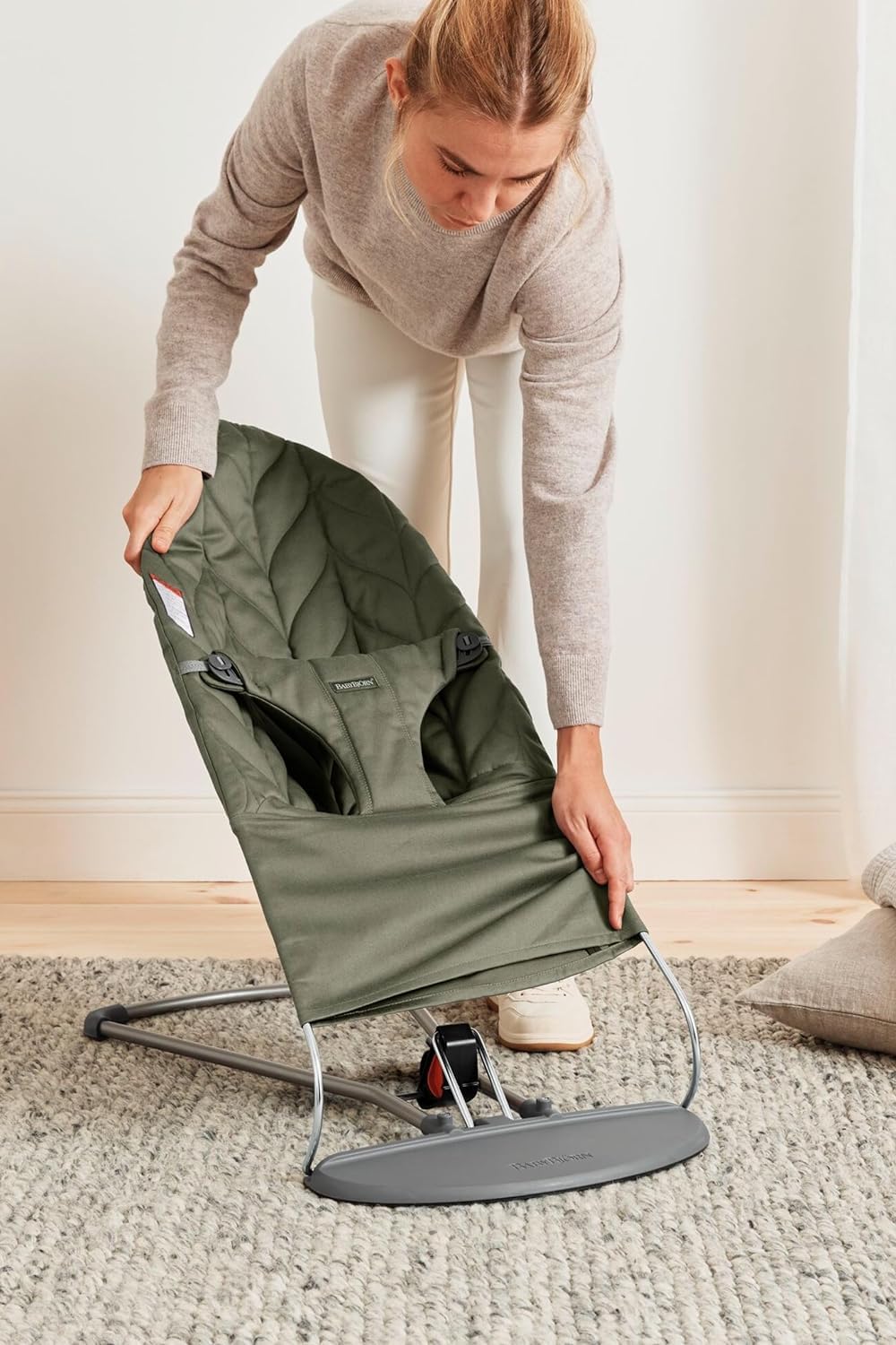 BabyBjörn Bouncer Bliss lightweight design for easy portability.