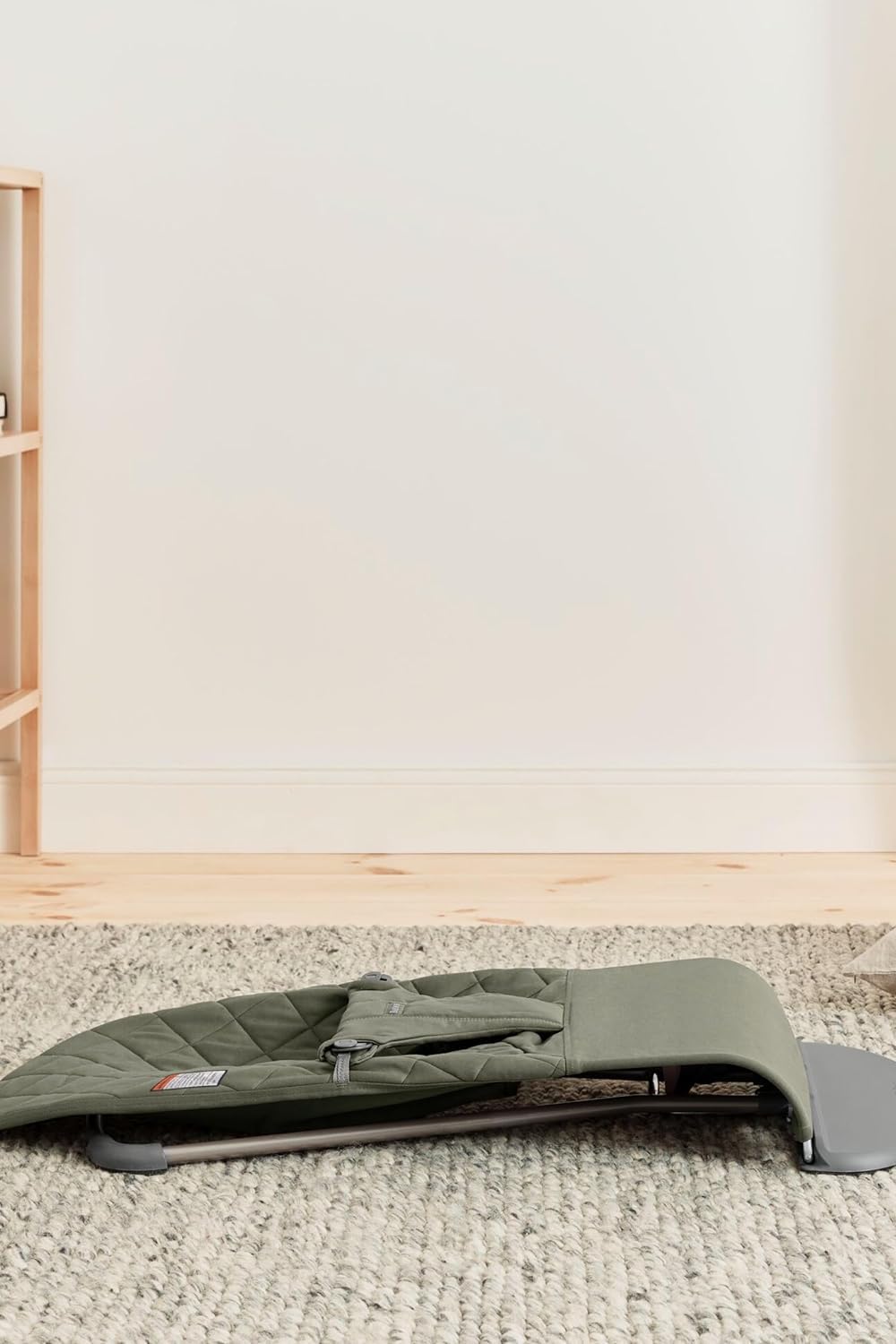 BabyBjörn Bouncer Bliss in living room setup supports family moments.