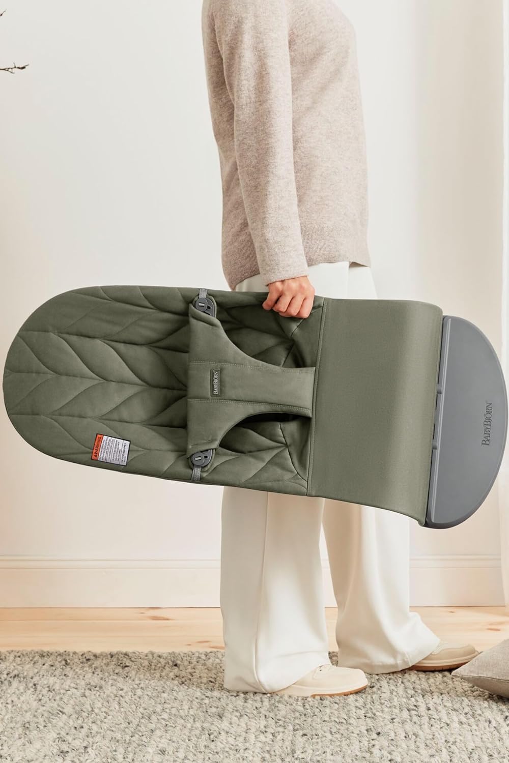 BabyBjörn Bouncer Bliss safety harness and secure snaps in action.