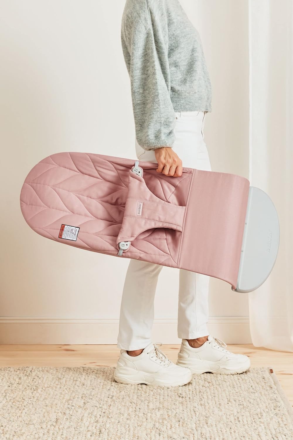 BabyBjörn Bouncer Bliss dusty pink offers four adjustable positions for comfort.