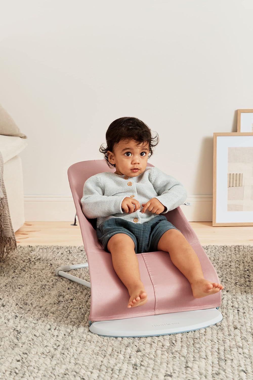 BabyBjörn Bouncer Bliss dusty pink shows weight range 8-29 lbs for versatile use.