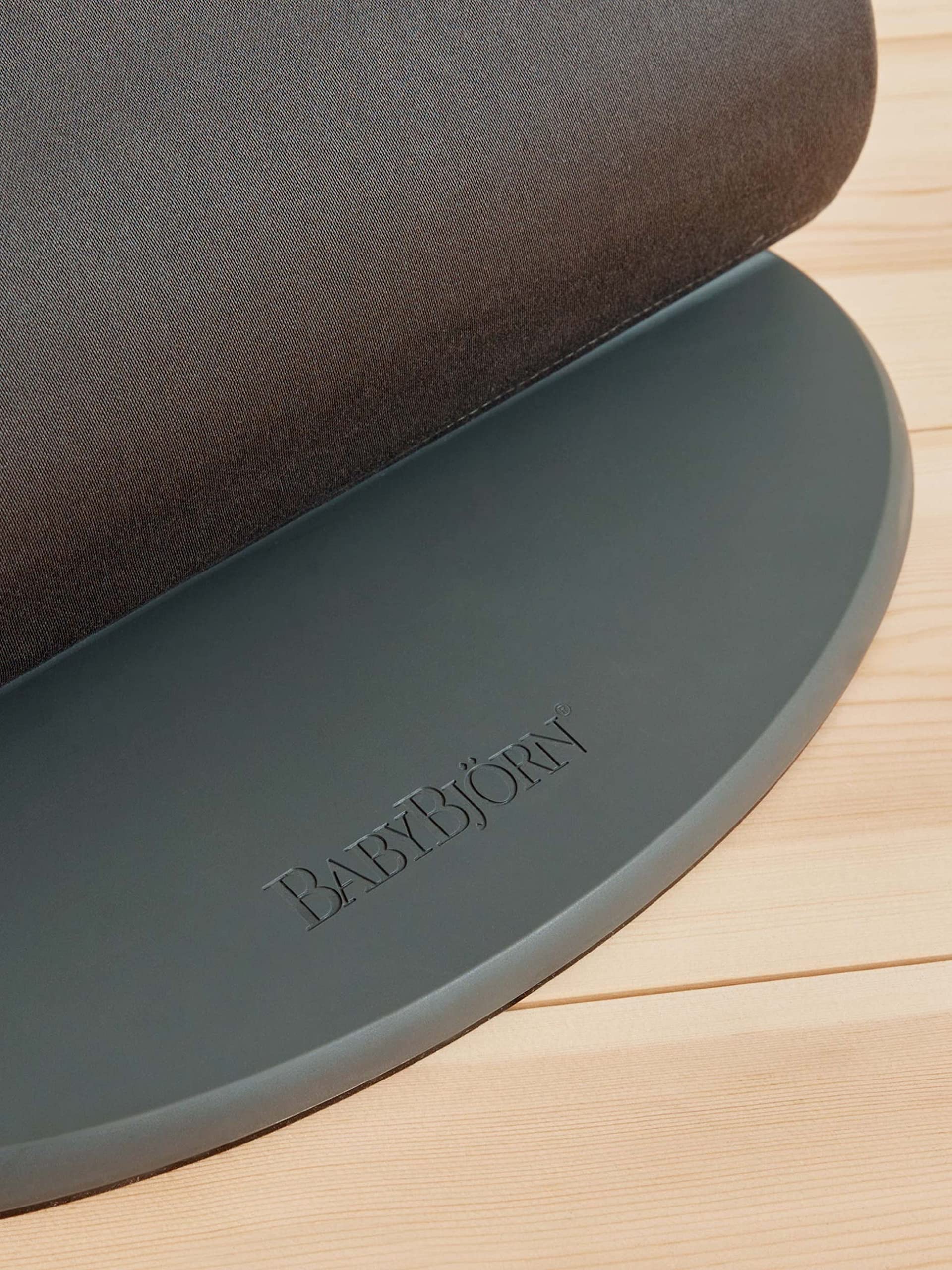BabyBjörn Bouncer Bliss folded-flat design for easy storage and travel.