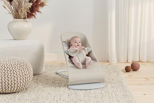BabyBjörn Bouncer Bliss hip-healthy design supports natural hip development.