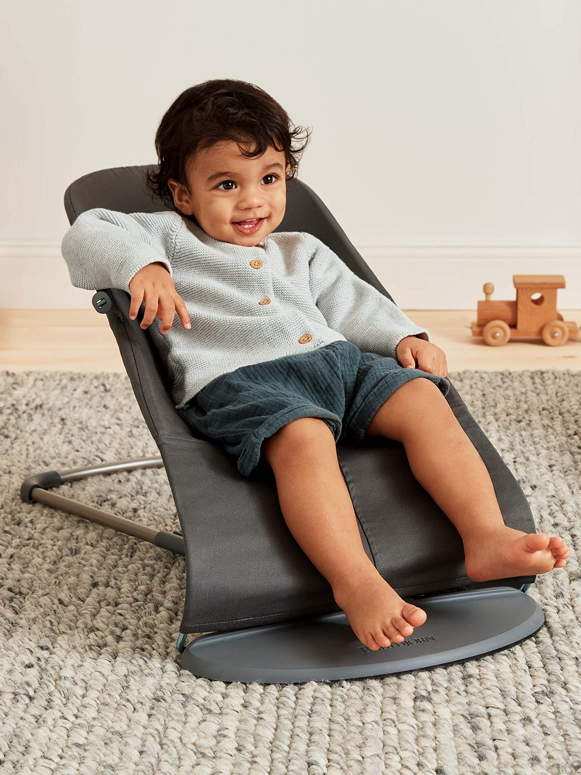 BabyBjörn Bouncer Bliss mesh close-up demonstrates airy material and comfort.