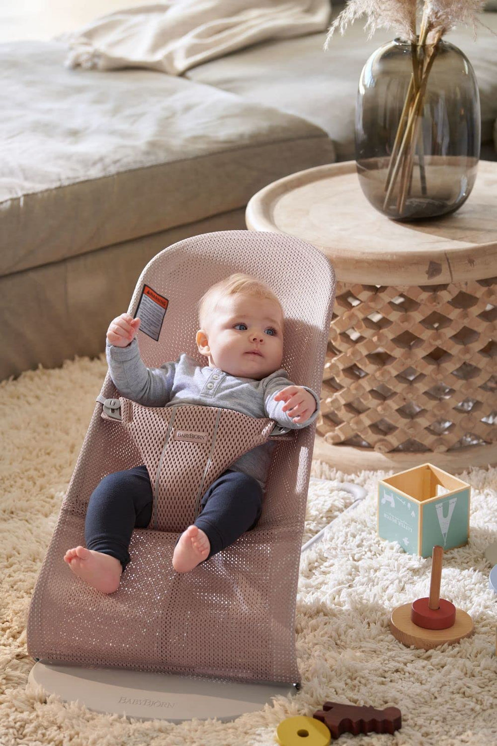 BabyBjörn Bouncer Bliss Mesh Dusty Pink mesh close-up for breathability