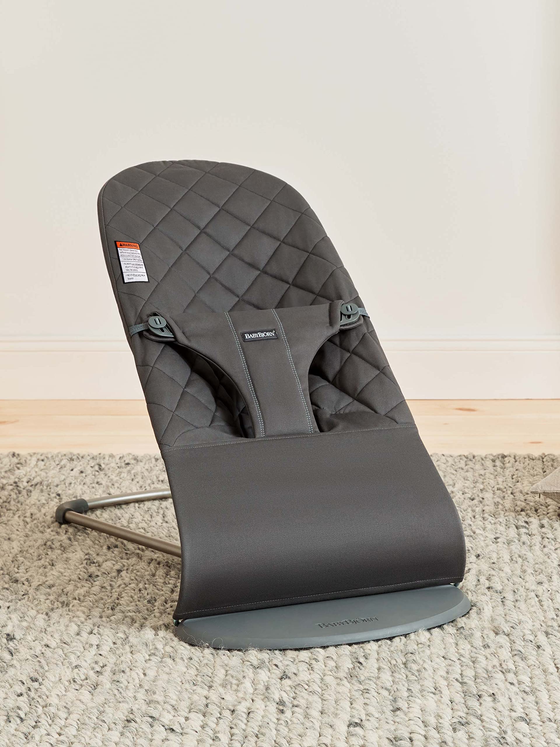 BabyBjörn Bouncer Bliss newborn support illustrates proper position and safety.