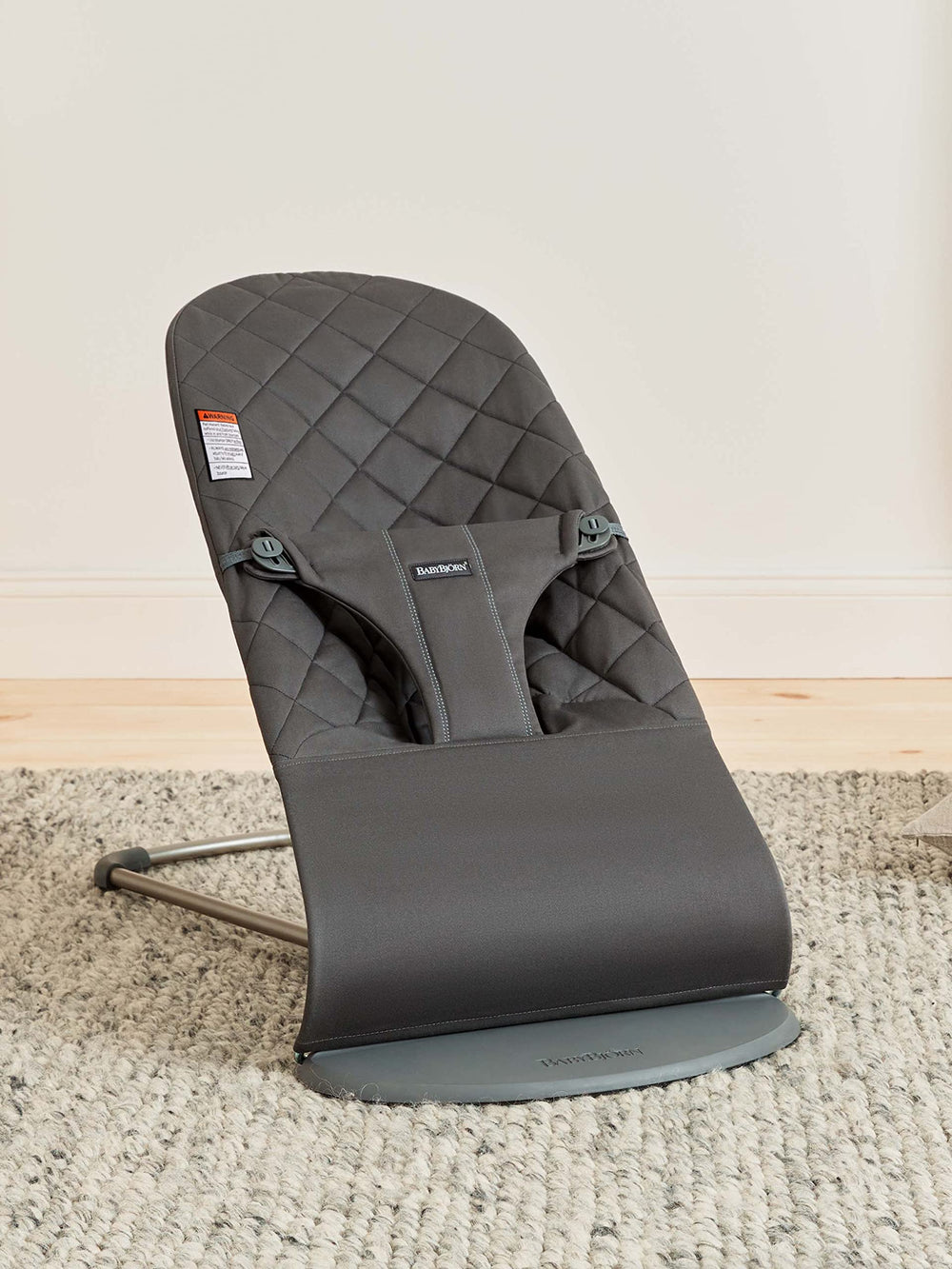 BabyBjörn Bouncer Bliss newborn support illustrates proper position and safety.