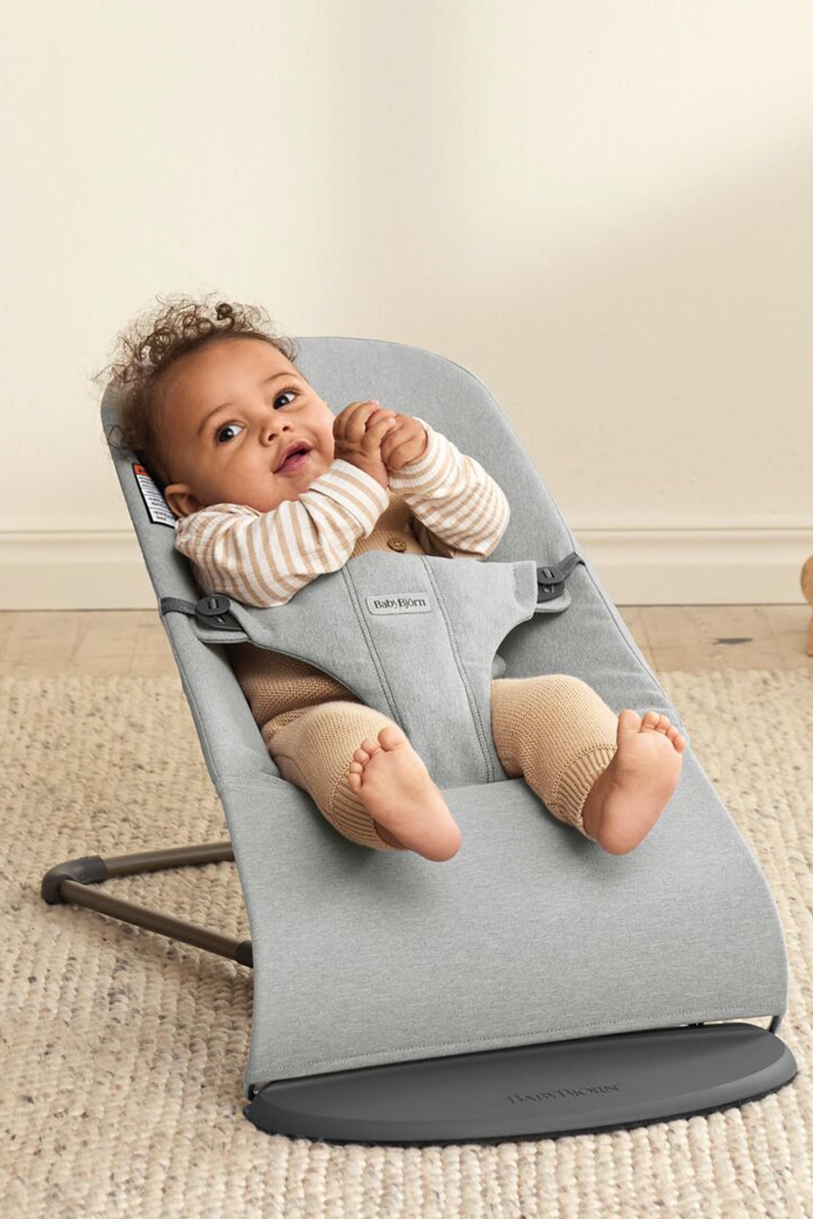 BabyBjörn Bouncer Bliss safety-harness keeps baby secure during use.