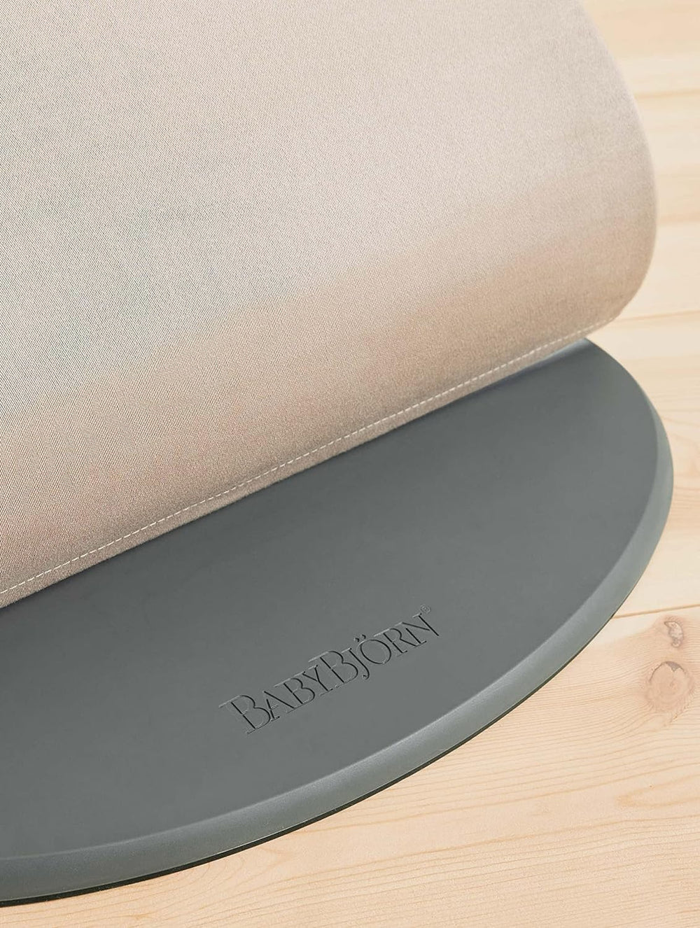 BabyBjörn Bouncer Bliss soft fabric close-up emphasizes cozy rest moments