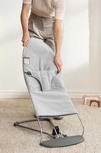 BabyBjörn Bouncer Bliss weave-fabric-light-grey showcases soft, breathable comfort.