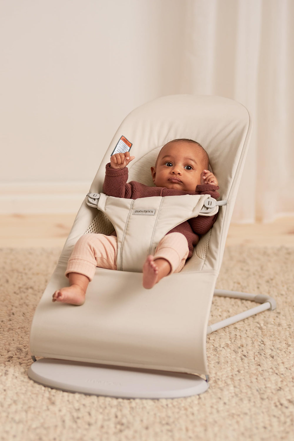 BabyBjörn Bouncer Balance Soft natural rocking motion supports calm, hands-free moments.