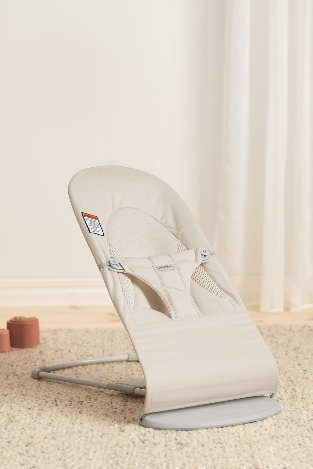 BabyBjörn Bouncer Balance Soft compact room-friendly footprint for small spaces.