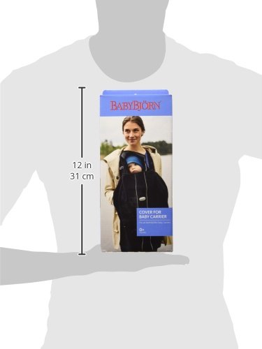 Machine-washable BabyBjörn fleece makes post-outing cleaning quick.