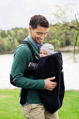Removable hood snaps to BabyBjörn cover for flexible protection.