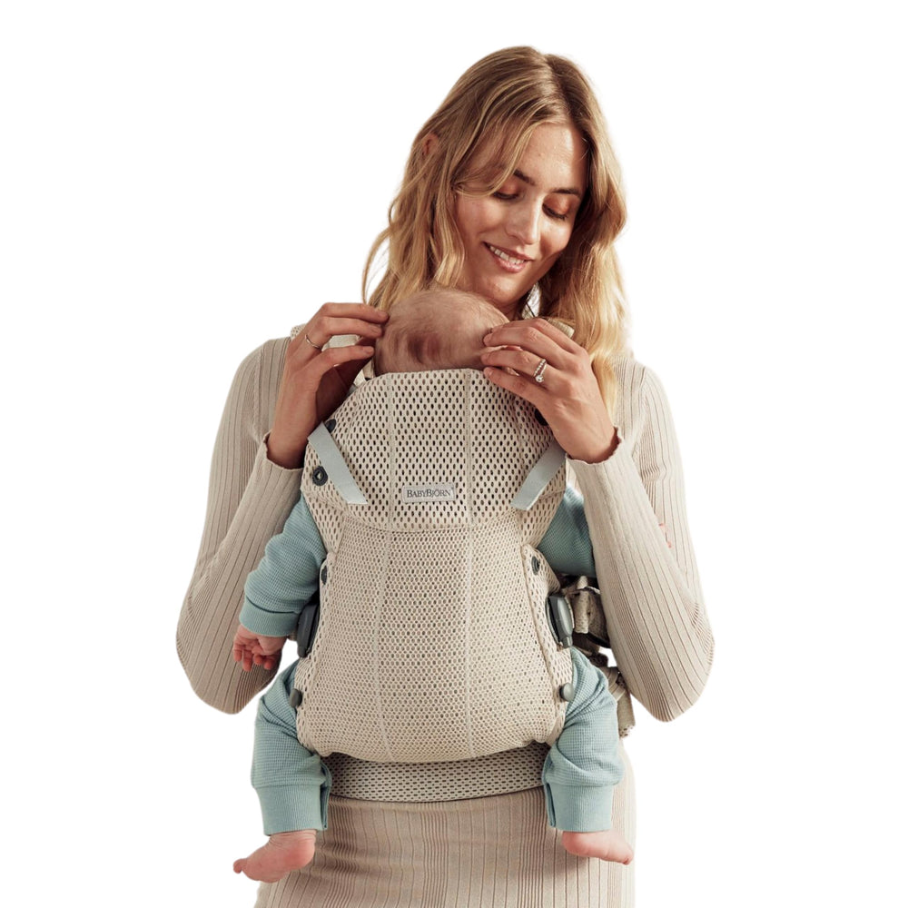 BabyBjörn Harmony 3D mesh closeup shows breathable fabric for warm days.