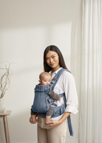 BabyBjörn Harmony blue shoulder straps provide ergonomic support for parents.