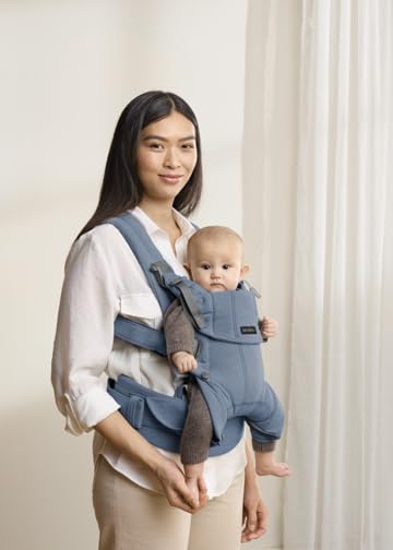BabyBjörn Harmony blue facing-out shows exploration-ready carrying.