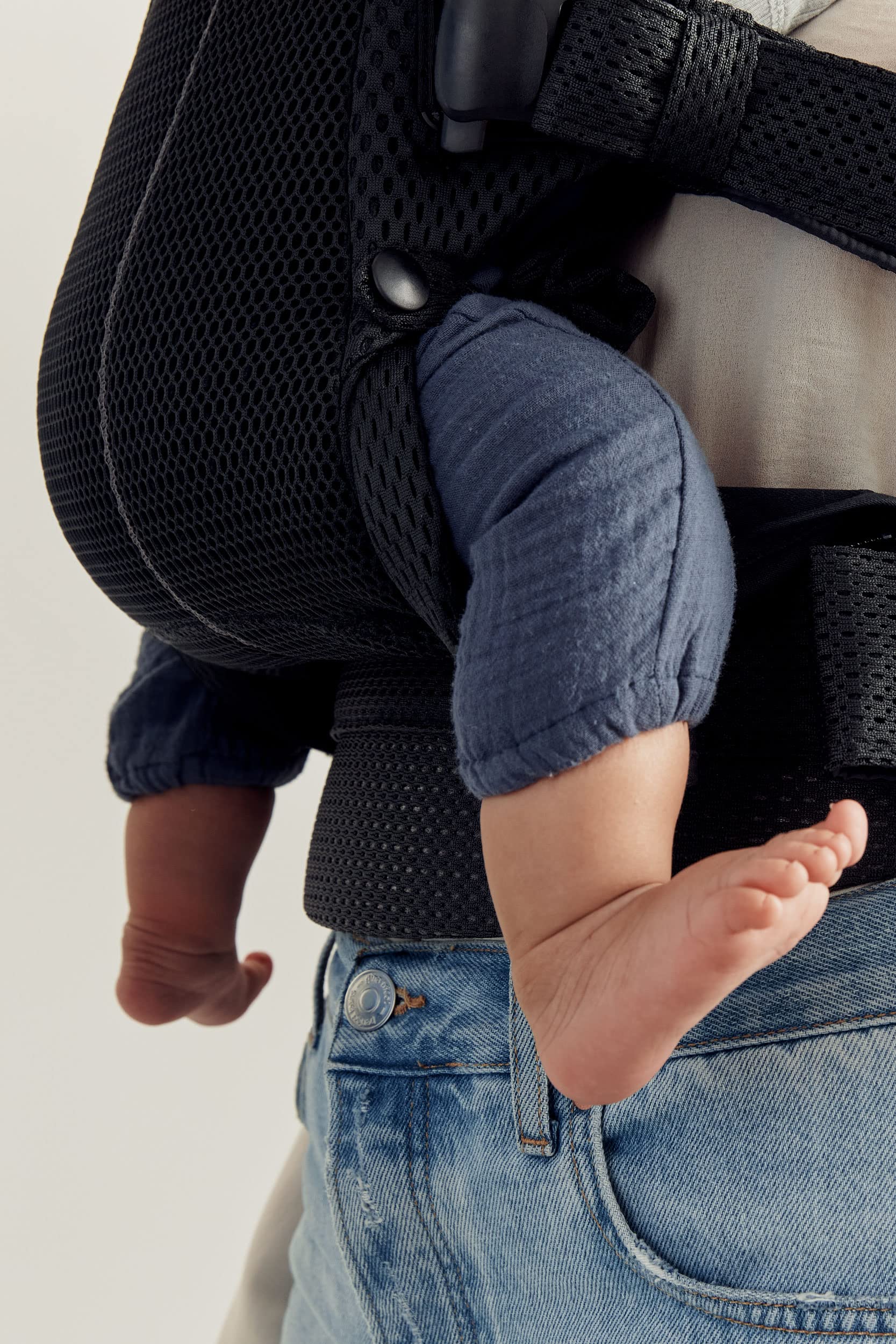BabyBjörn Harmony hip-friendly support acknowledged by International Hip Dysplasia Institute.
