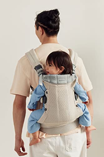 BabyBjörn Harmony newborn-facing-in view emphasizes closeness and security.