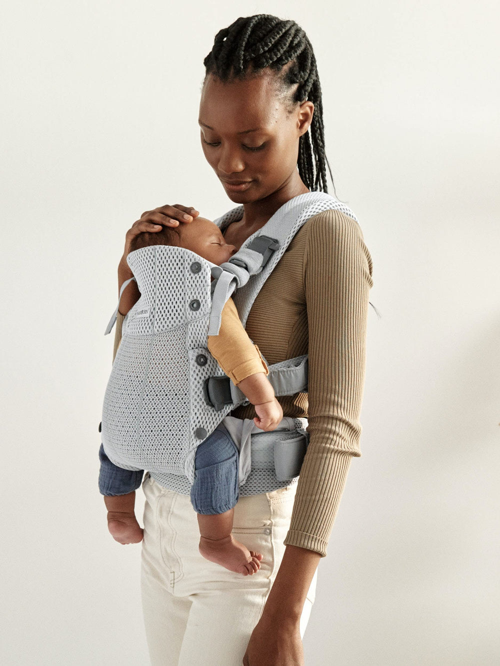 BabyBjörn Harmony padded shoulder straps shown for comfortable, secure baby carrying.