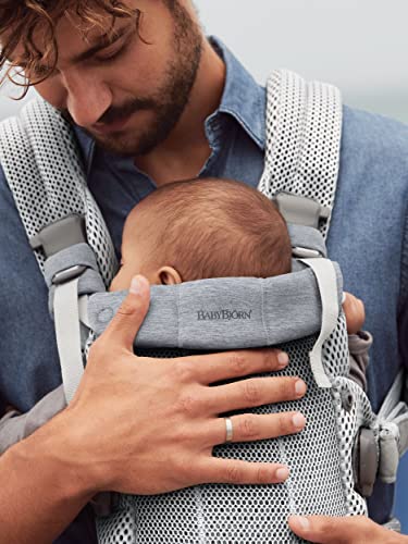 BabyBjörn Harmony silver color product shot communicates modern style with ergonomic features.