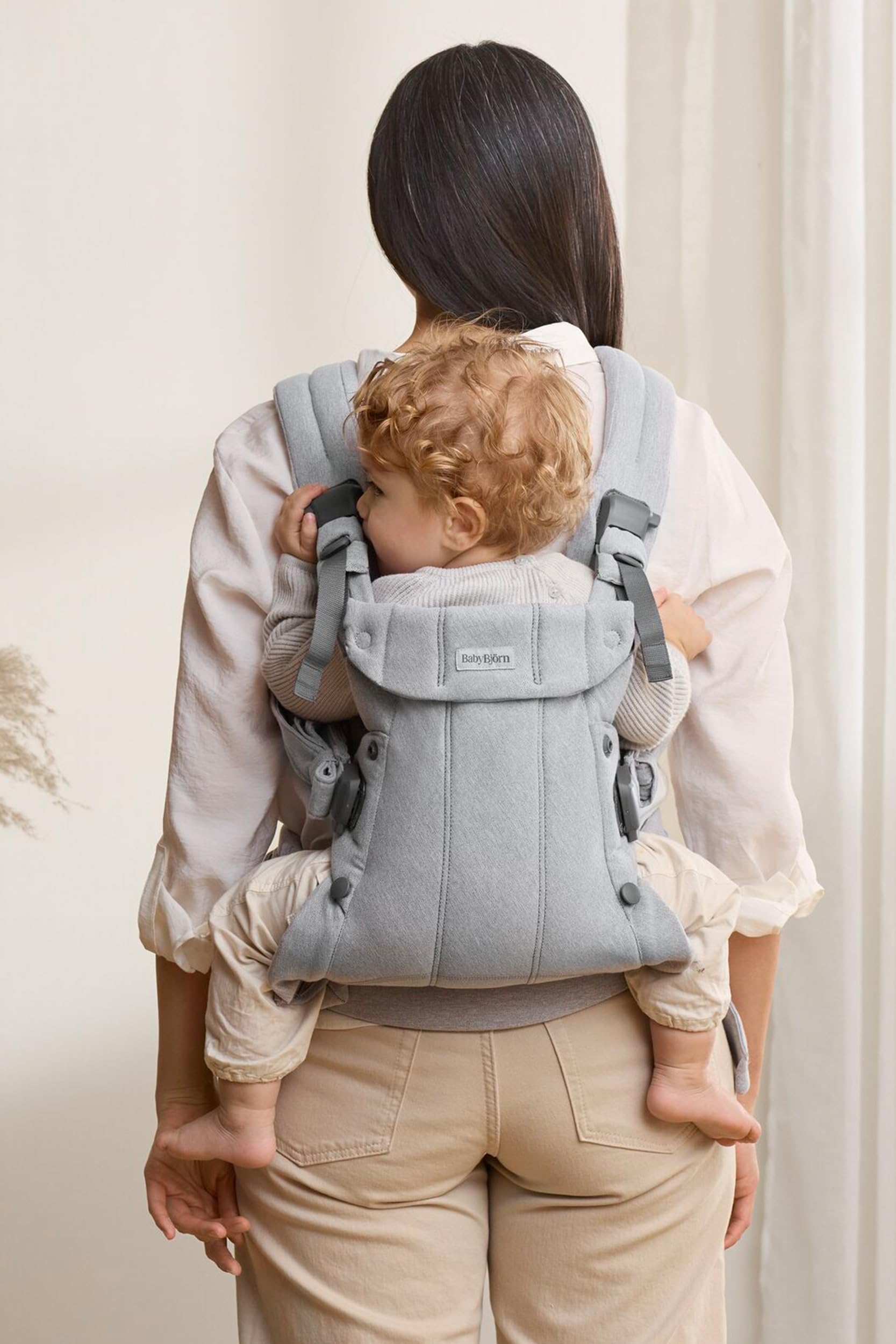 BabyBjörn Harmony soft woven Mélange fabric feels plush against skin