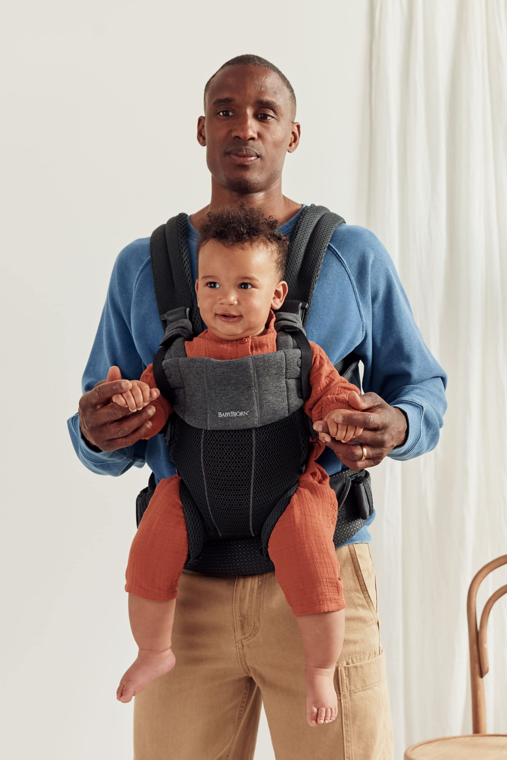 BabyBjörn Harmony pressure-relieving waist belt supports comfortable all-day wear.