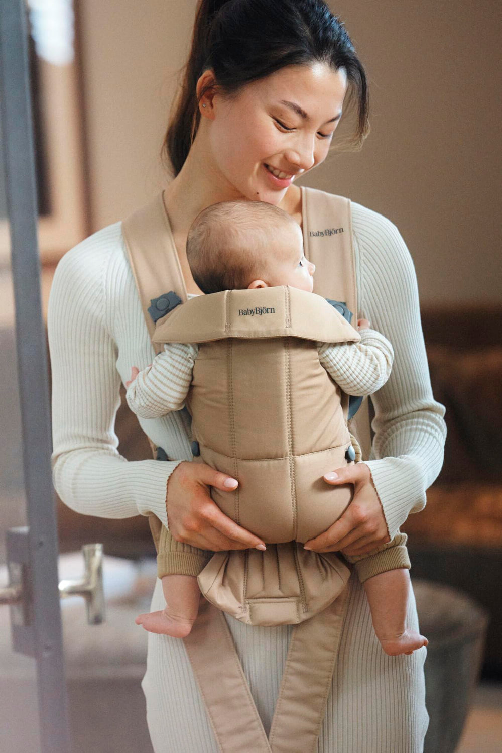 BabyBjörn Baby Carrier Mini facing-out position at five months enables extended view.