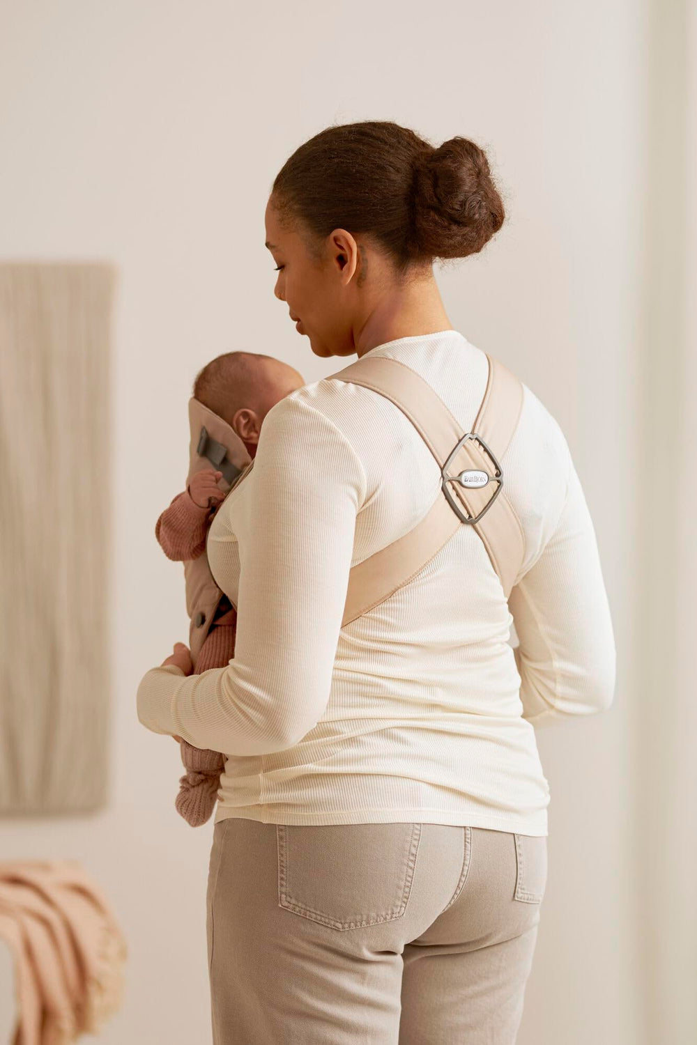 BabyBjörn Baby Carrier Mini hip-healthy badge close-up confirms ergonomic hip support.