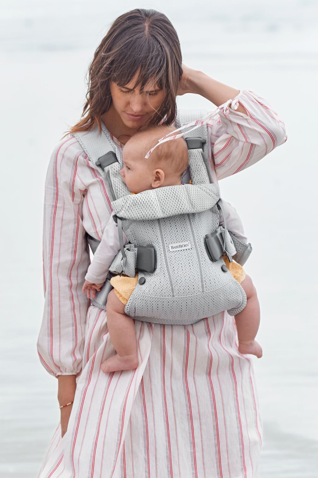 BabyBjörn One Air ergonomic shoulder straps support comfortable wear during long carries